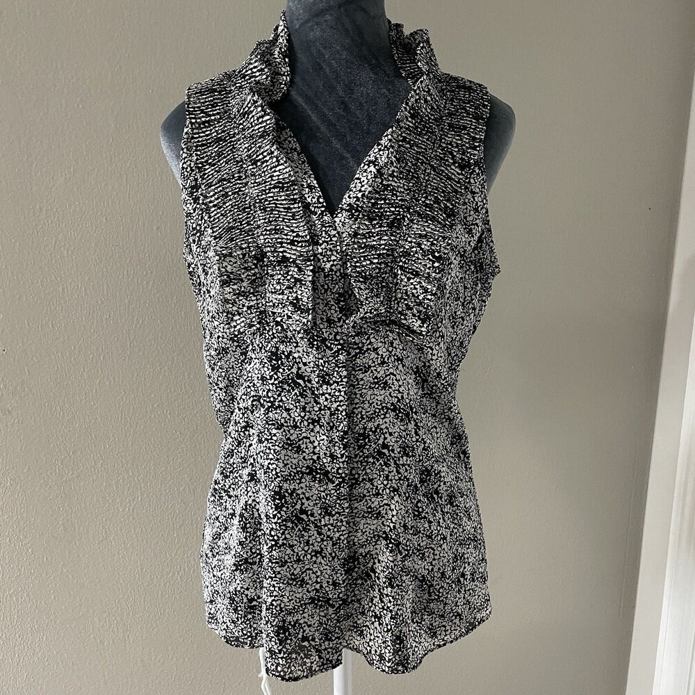 Anne Klein Womens Size 6 Sleeveless Blouse Ruffle Neck Line Black & White